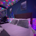 Kl Cozy Love Motel 5 Min To Mid Valley 宫廷式情趣民宿