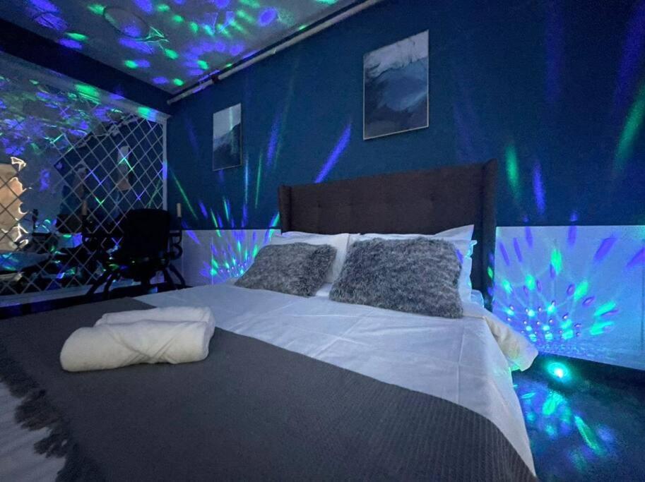 Kl Cozy Love 5 Min To Mid Valley 宫廷式情趣民宿 Pangsapuri Kuala Lumpur