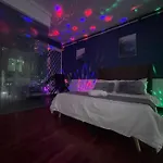 Kl Cozy Love Motel 5 Min To Mid Valley 宫廷式情趣民宿